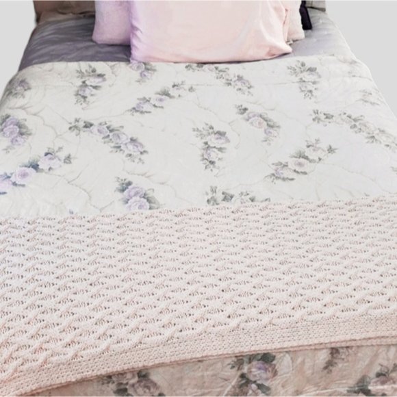 REVERSIBLE TWIN BED COMFORTER- THE Hudson's Bay - Picture 1 of 9
